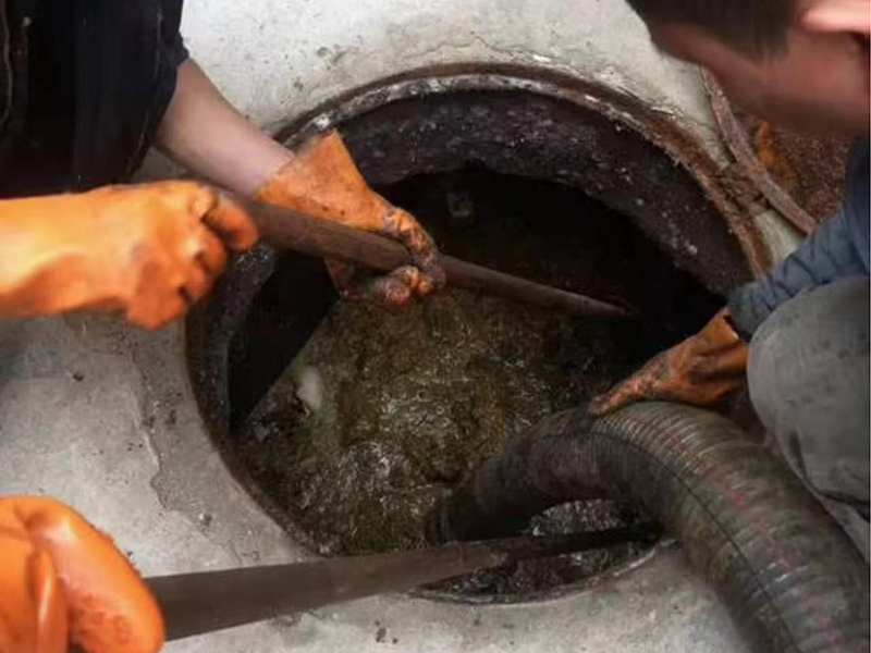 高埗清理化粪池时如何避免沼气的危害？